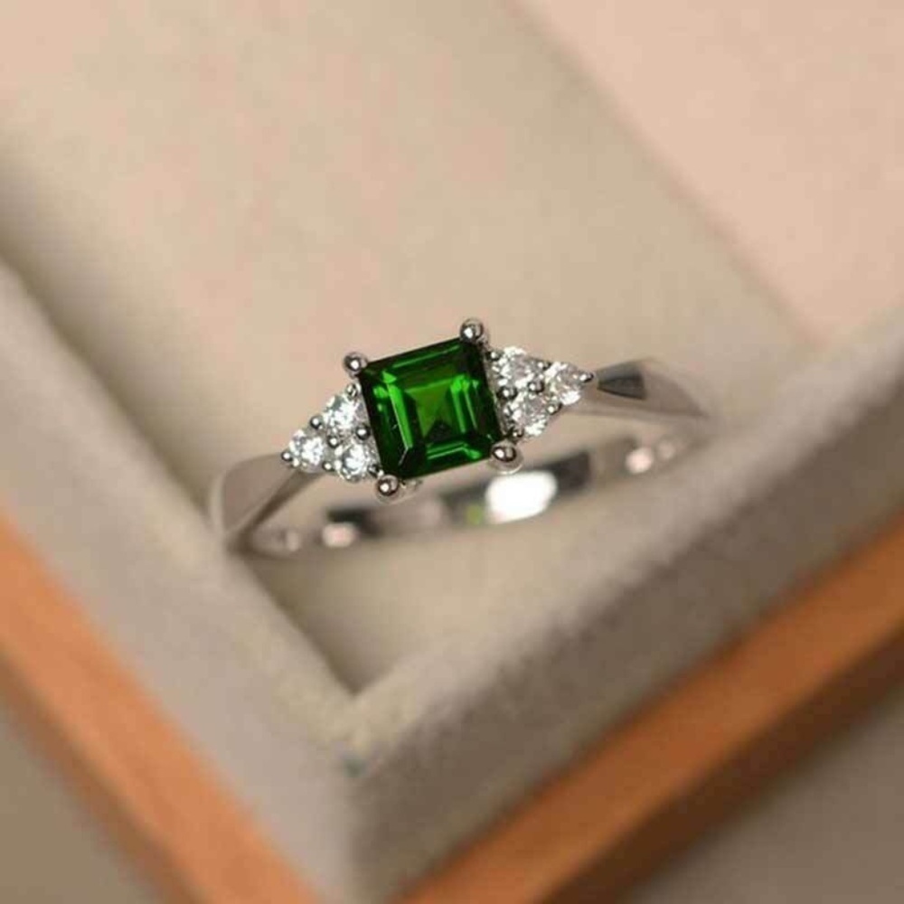Women's Set Rings - Picture 1 of 5